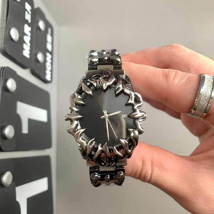 Tensho Kuro – Gothic Spiked Timepiece - Tensho.clo