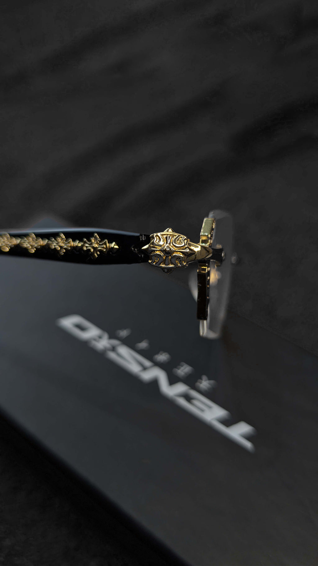 SYLUS - The Golden Rimless Glasses