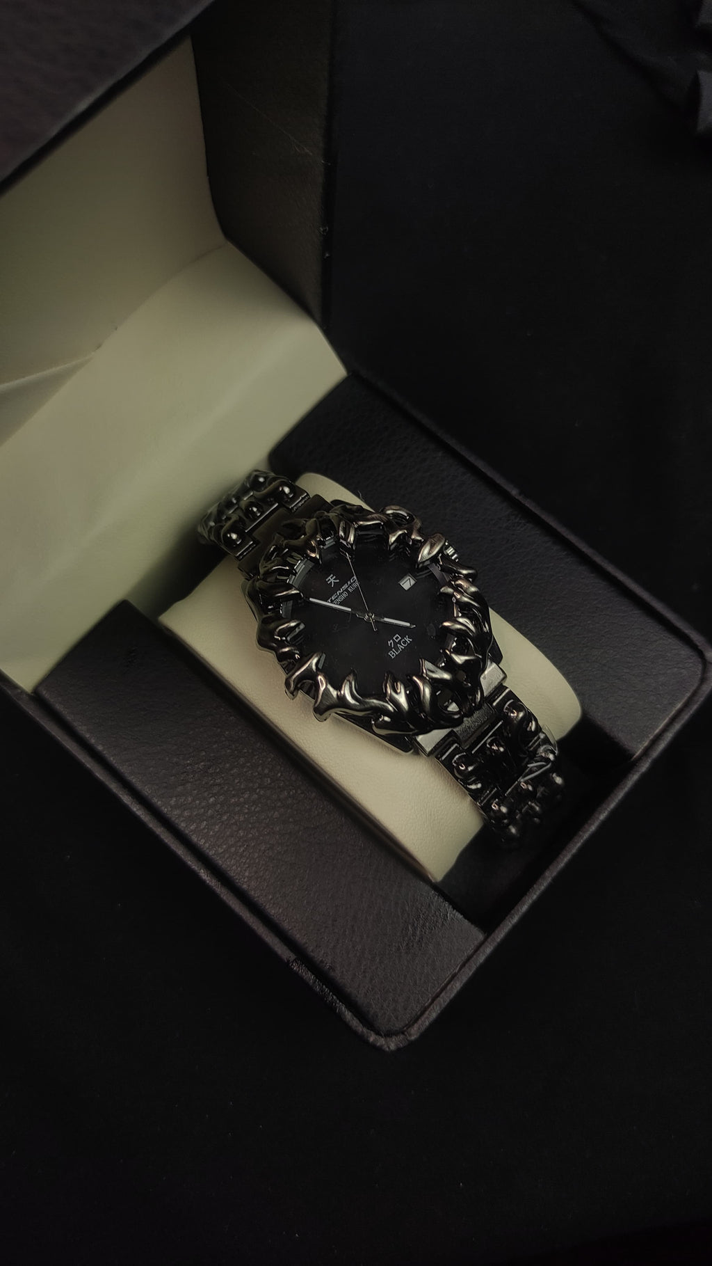Tensho Kuro – Gothic Spiked Timepiece